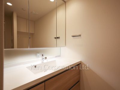 Powder Room ※Photo of the same layout on 12 floor. Decoration and fixture may differ.