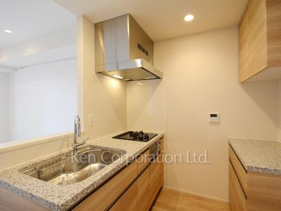 Kitchen ※Photo of the same layout on 12 floor. Decoration and fixture may differ.