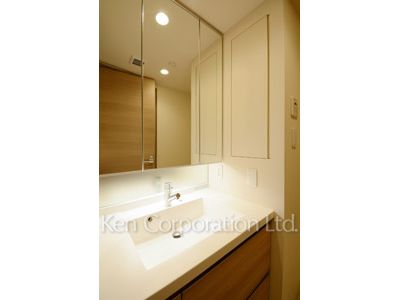 Powder Room ※Photo of the same layout on 12 floor. Decoration and fixture may differ.