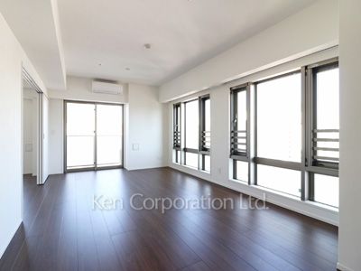Living-Dining ※Photo of the same layout on 9 floor. Decoration and fixture may differ.