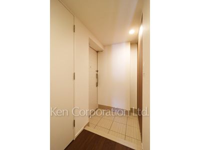 Entrance ※Photo of the same layout on 9 floor. Decoration and fixture may differ.