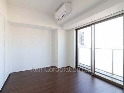 Bedroom ※Photo of the same layout on 9 floor. Decoration and fixture may differ.