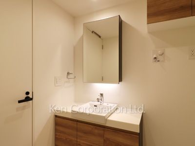 Powder Room ※Photo of the same layout on 9 floor. Decoration and fixture may differ.
