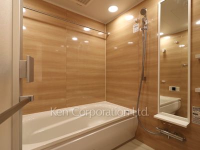 Bath ※Photo of the same layout on 9 floor. Decoration and fixture may differ.