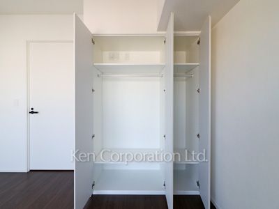 Closet ※Photo of the same layout on 9 floor. Decoration and fixture may differ.