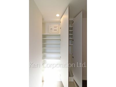 Closet ※Photo of the same layout on 9 floor. Decoration and fixture may differ.