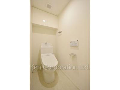 Lavatory ※Photo of the same layout on 10 floor. Decoration and fixture may differ.