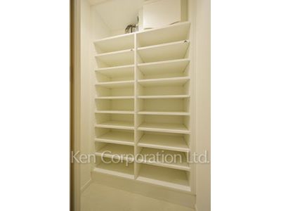 Shoes-In Closet ※Photo of the same layout on 10 floor. Decoration and fixture may differ.