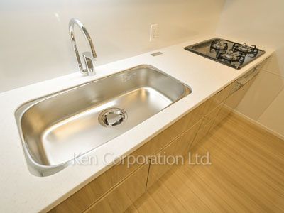 Kitchen ※Photo of the same layout on 10 floor. Decoration and fixture may differ.