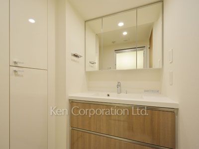 Powder Room ※Photo of the same layout on 10 floor. Decoration and fixture may differ.