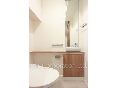 Lavatory ※Photo of the same layout on 3 floor. Decoration and fixture may differ.
