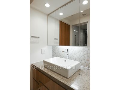 Powder Room ※Photo of the same layout on 3 floor. Decoration and fixture may differ.