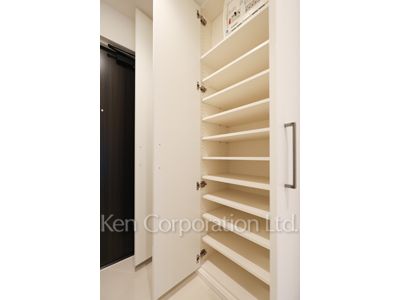 Shoes Closet ※Photo of the same layout on 2 floor. Decoration and fixture may differ.