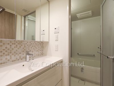 Powder Room ※Photo of the same layout on 2 floor. Decoration and fixture may differ.