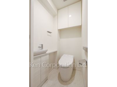 Lavatory ※Photo of the same layout on 2 floor. Decoration and fixture may differ.