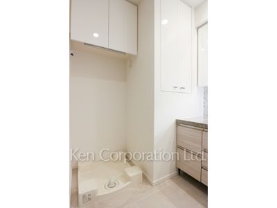 Entrance ※Photo of the same layout on 2 floor. Decoration and fixture may differ.