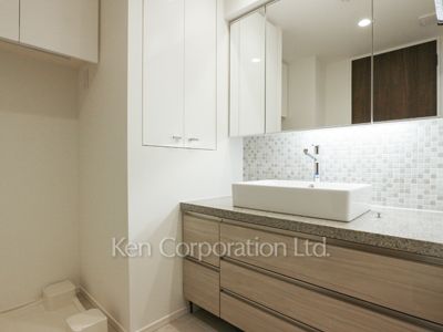 Powder Room ※Photo of the same layout on 2 floor. Decoration and fixture may differ.