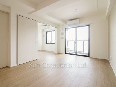 Living-Dining ※Photo of the same layout on 8 floor. Decoration and fixture may differ.