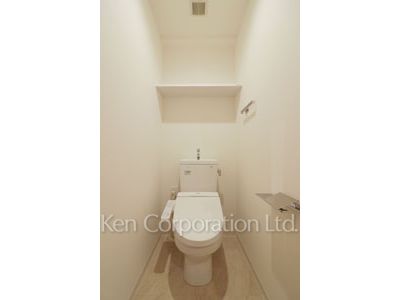 Lavatory ※Photo of the same layout on 8 floor. Decoration and fixture may differ.