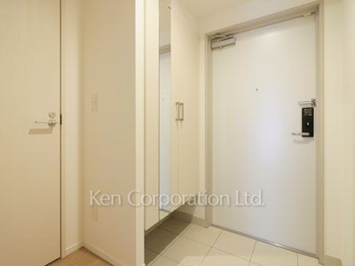 Entrance ※Photo of the same layout on 8 floor. Decoration and fixture may differ.