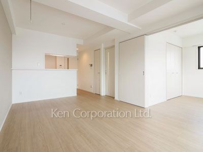 Living-Dining ※Photo of the same layout on 8 floor. Decoration and fixture may differ.