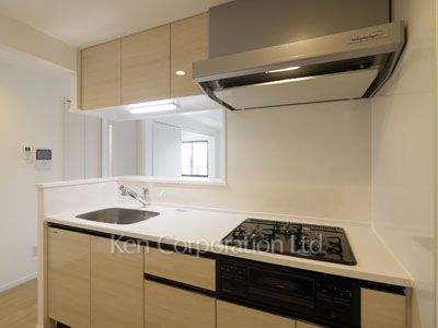 Kitchen ※Photo of the same layout on 8 floor. Decoration and fixture may differ.