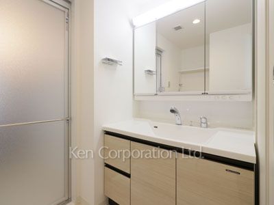 Powder Room ※Photo of the same layout on 8 floor. Decoration and fixture may differ.