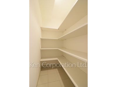 Shoes-In Closet ※Photo of the same layout on 12 floor. Decoration and fixture may differ.