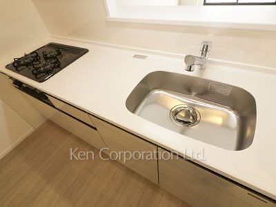 Kitchen ※Photo of the same layout on 12 floor. Decoration and fixture may differ.