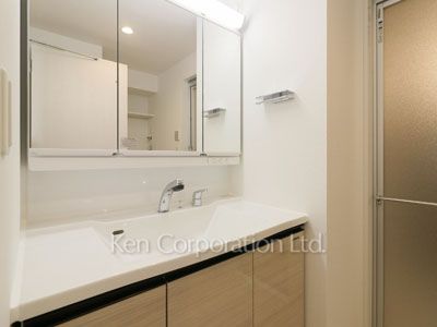 Powder Room ※Photo of the same layout on 12 floor. Decoration and fixture may differ.