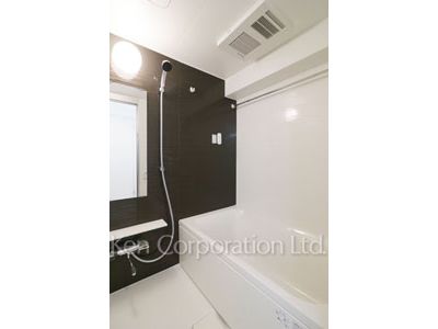 Bath ※Photo of the same layout on 12 floor. Decoration and fixture may differ.