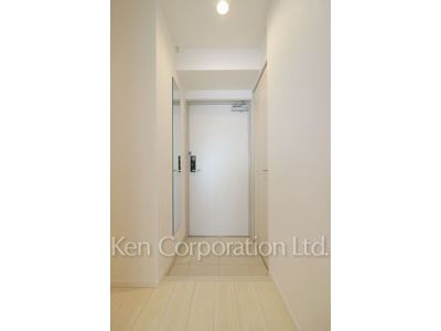 Entrance ※Photo of the same layout on 11 floor. Decoration and fixture may differ.