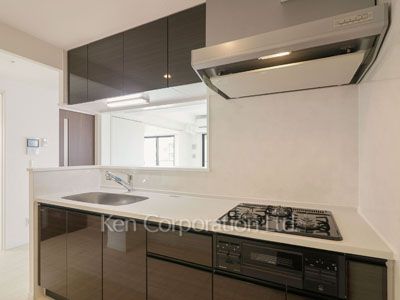 Kitchen ※Photo of the same layout on 11 floor. Decoration and fixture may differ.