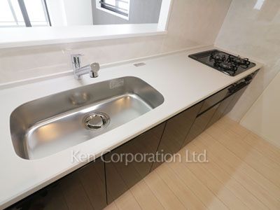 Kitchen ※Photo of the same layout on 11 floor. Decoration and fixture may differ.