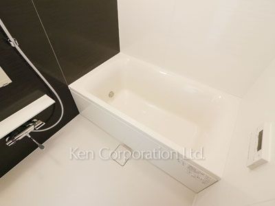 Bath ※Photo of the same layout on 11 floor. Decoration and fixture may differ.