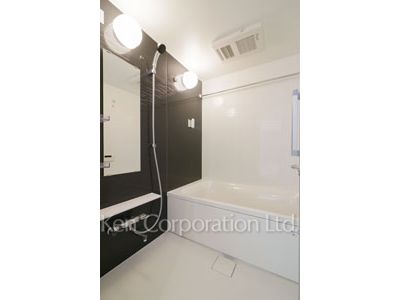 Bath ※Photo of the same layout on 11 floor. Decoration and fixture may differ.