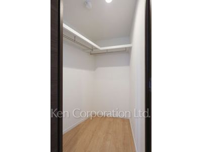 Walk-In Closet ※Photo of the same layout on 3 floor. Decoration and fixture may differ.