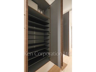 Shoes Closet ※Photo of the same layout on 4 floor. Decoration and fixture may differ.