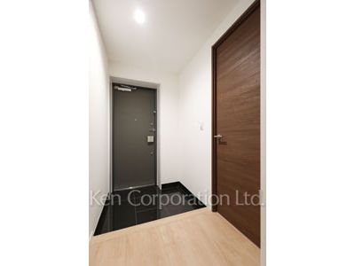 Entrance ※Photo of the same layout on 4 floor. Decoration and fixture may differ.