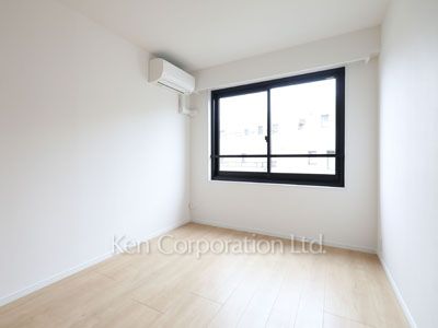 Bedroom ※Photo of the same layout on 4 floor. Decoration and fixture may differ.