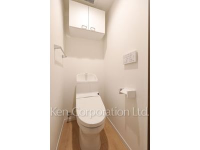 Lavatory ※Photo of the same layout on 4 floor. Decoration and fixture may differ.