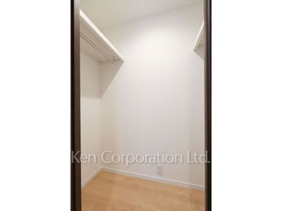 Walk-In Closet ※Photo of the same layout on 3 floor. Decoration and fixture may differ.