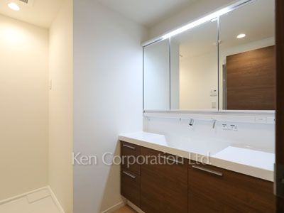 Powder Room ※Photo of the same layout on 3 floor. Decoration and fixture may differ.