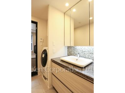 Powder Room ※Photo of the same layout on 2 floor. Decoration and fixture may differ.
