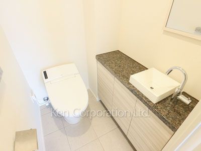 Lavatory ※Photo of the same layout on 2 floor. Decoration and fixture may differ.
