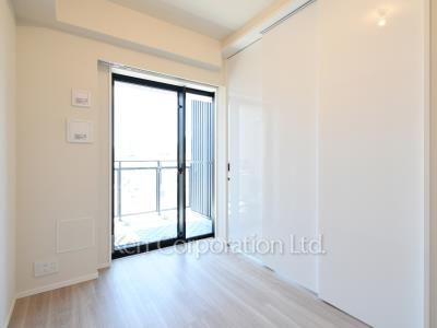 Master Bedroom ※Photo of the same layout on 6 floor. Decoration and fixture may differ.