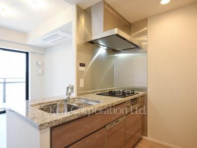 Kitchen ※Photo of the same layout on 6 floor. Decoration and fixture may differ.