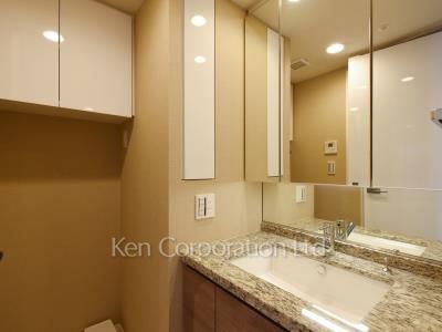Powder Room ※Photo of the same layout on 6 floor. Decoration and fixture may differ.
