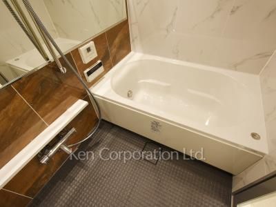 Bath ※Photo of the same layout on 6 floor. Decoration and fixture may differ.