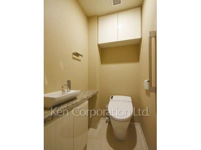 Lavatory ※Photo of the same layout on 6 floor. Decoration and fixture may differ.